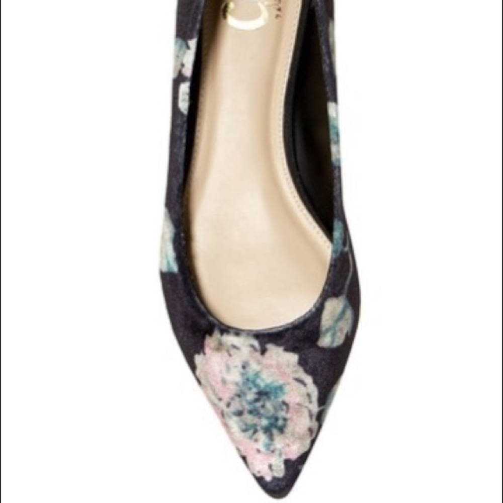 ๐2XHOSTPICK๐Sam Edelman Ryane Velvet Point Flats - Picture 3 of 4